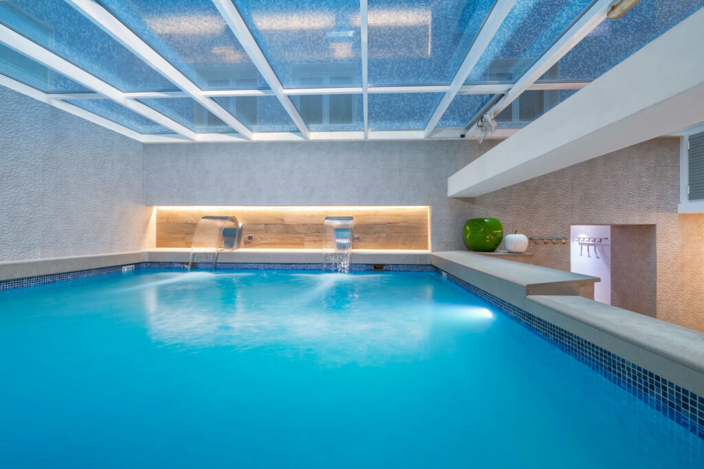 Hotel Pere IV - 5.1 - Piscina interior con cascadas 04