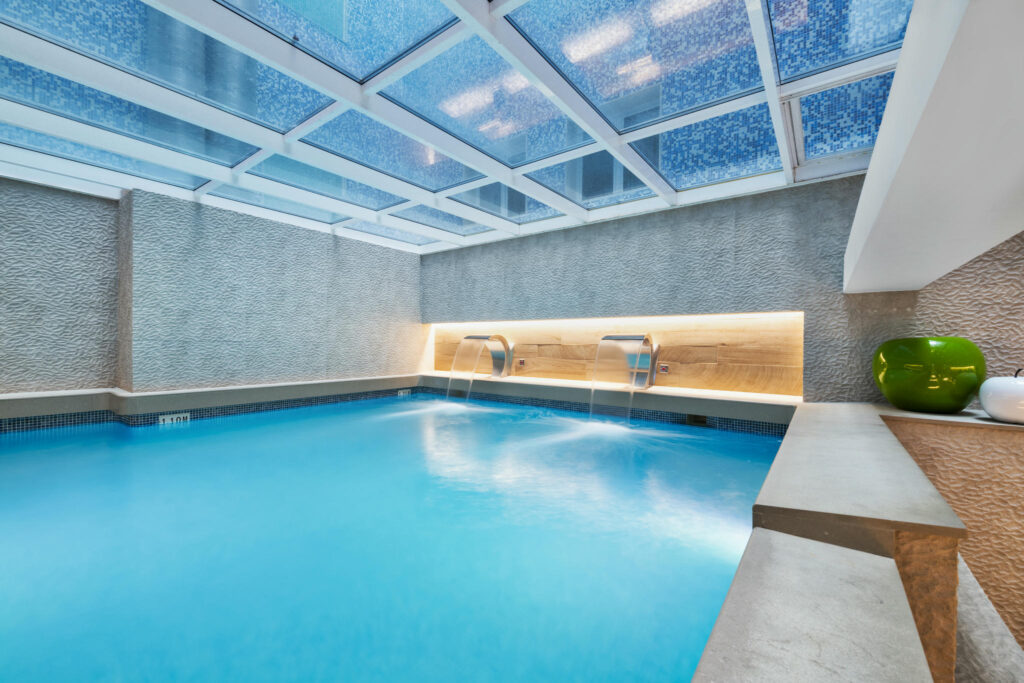 Hotel Pere IV - 5.1 - Piscina interior con cascadas 06