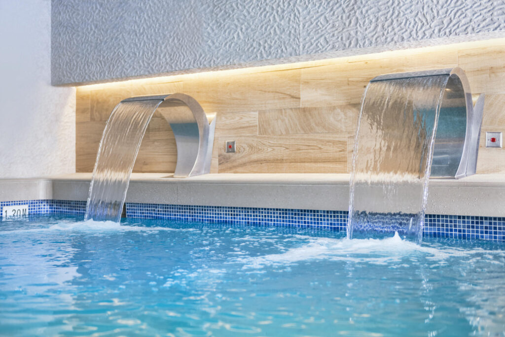 Hotel Pere IV - 5.1 - Piscina interior con cascadas 08