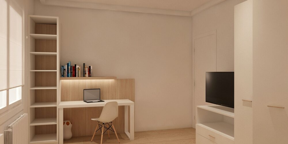 Espacio de trabajo contemporáneo en Barcelona con un escritorio minimalista de madera, laptop, silla elegante y estantería llena de libros, iluminado por luz natural.