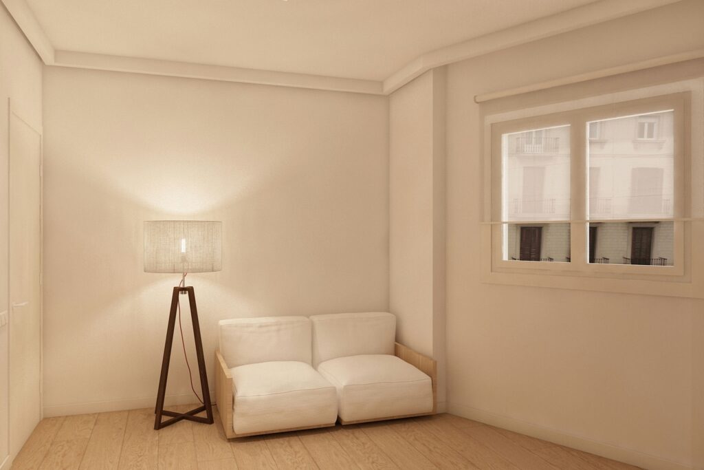 Diseño de Interiores Moderno en Barcelona - Espacio Acogedor y Funcional Proyecto de diseño de interiores en Barcelona con un sofá blanco moderno, lámpara de suelo estilizada, y luz natural que ilumina un suelo de madera cálido.