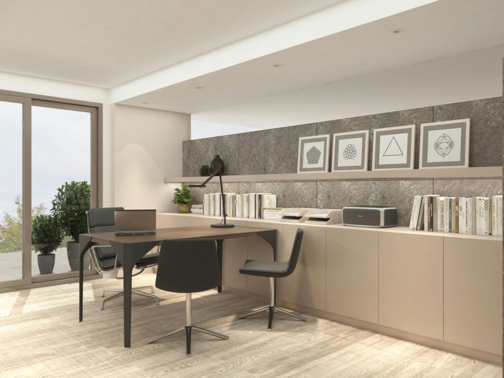 Diseño de interiores moderno en un espacio de trabajo de alta gama en Barcelona Diseño moderno de un espacio de trabajo de alta gama en Barcelona, con un escritorio minimalista, sillas elegantes y luz natural a través de grandes ventanas. La paleta de colores neutros incluye cabinetry beige y arte geométrico decorativo en la pared. Destacan materiales de alta calidad como madera y piedra, una distribución funcional enfocada en la estética y plantas en macetas para un toque de verde.